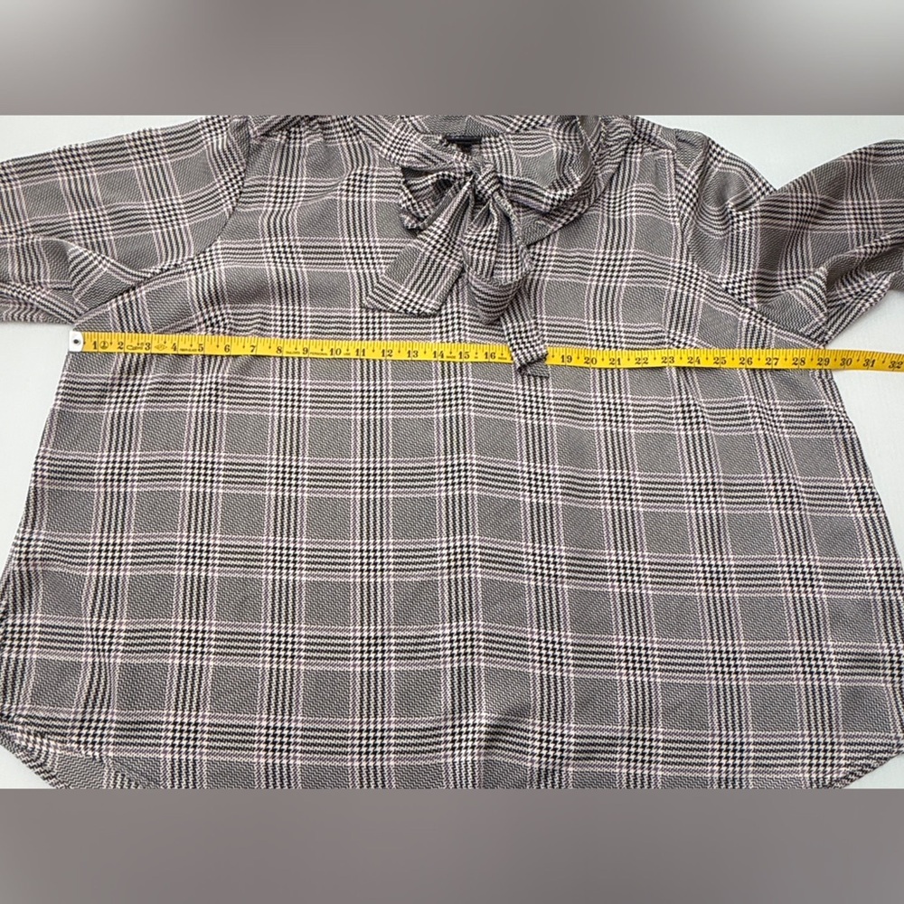 Torrid - Studio Bubble Satin Bow Tie Blouse - Glen Plaid - 4 - Picture 9 of 10
